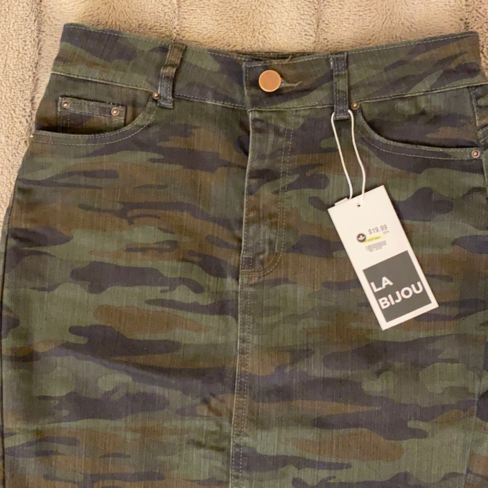 NWT La Bijou camo skirt